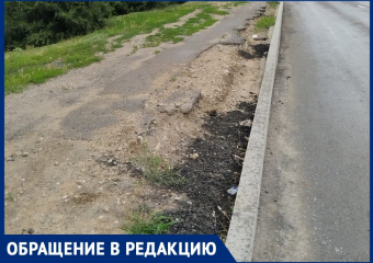 «Дорогу сделали – тротуар сломали!»:  в Красном Яру отремонтировали дорогу наперекор пешеходам