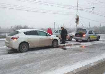 Порядка десяти аварий произошло за одно снежное утро в Волгодонске
