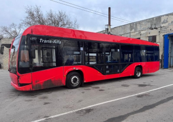 Еще один красный: в Волгодонск для тестовой обкатки прибыл низкопольный троллейбус «Авангард»