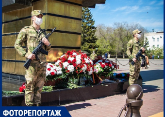 Море алых цветов: в Волгодонске почтили память героев Великой Отечественной войны