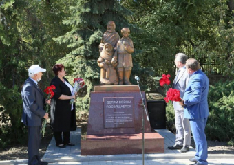 Болью и кровью написанная история: 5 лет назад в Волгодонске был установлен памятник «дети войны»
