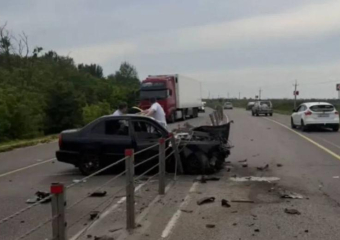 Из-за взрыва колеса молодой водитель попал в ДТП на трассе Ростов – Волгодонск 