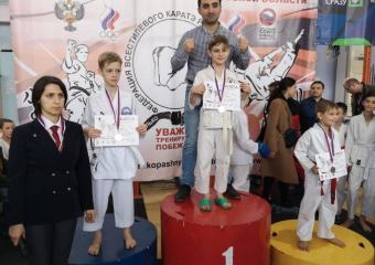 Волгодонские каратисты вернулись с областных соревнований с россыпью наград