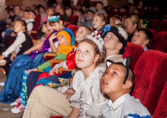 Фирсов пропустил ежегодную новогоднюю елку мэра  и поздравил волгодонских детей по видеообращению