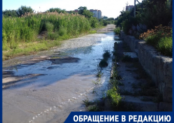 «Это уже не смешно»: в Волгодонске третьи сутки затапливает Октябрьское шоссе