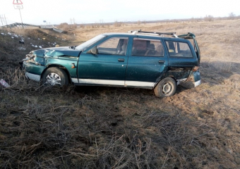 Автомобиль с беременной волгодончанкой оказался в кювете из-за пьяного водителя