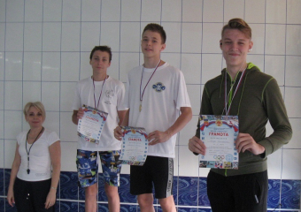 На соревнования по плаванию в Волгодонске приехали спортсмены с Крайнего Севера