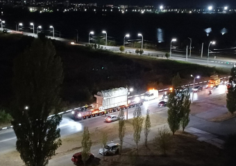 Уникальное сверхгабаритное оборудование проследовало со спецпричала в промзону в Волгодонске