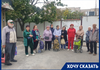 «Дайте нам хороший дачный автобус, где исполнение поручения Слюсаря?»: пенсионеры собрались на проспекте Строителей и задали неудобные вопросы