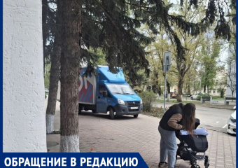 Битва за тротуар: ЗАГС Волгодонска просит помощи в борьбе с грузовыми машинами ОЗОНа