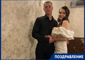 Счастья молодым: Максим и Эвелина Вергун принимают поздравления в день бракосочетания