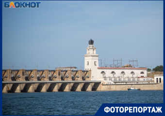 От первых зданий до скульптуры в память о жертвах теракта: история Волгодонска в фотографиях
