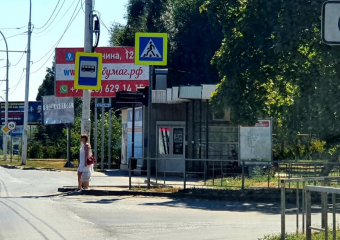 В Волгодонске кандидаты в депутаты и их агитаторы захламляют агитационной бумагой городские остановки