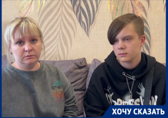 «Раны на ногах, испорченные вещи и постоянный страх»: две агрессивные собаки накинулись на подростка и его маму в Волгодонске