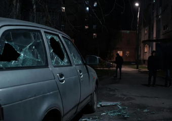 Ночные вандалы разбили автомобиль в Волгодонске: беззаконие устроили неизвестные во дворе на Гагарина