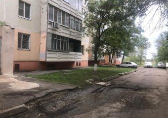 Чудом жива: выпав из окна высотки в Волгодонске серьезно пострадала женщина