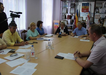  Депутаты остались недовольны докладом Калининой  о продаже  алкоголя несовершеннолетним