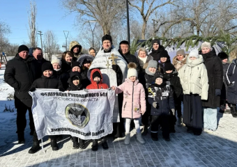 Юные рукопашники из Зимовников отважно погрузились в ледяную прорубь на Крещение Господне 