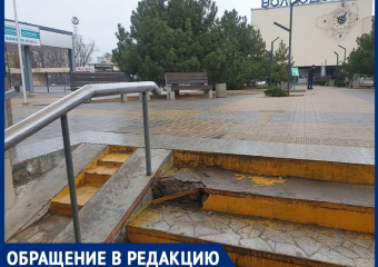 «Легко упасть и сломать ногу»: волгодончанка о состоянии подземного перехода рядом с вокзалом 