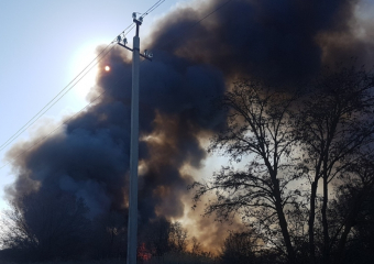 Больше 100 человек тушили крупный пожар в течение суток в Зимовниковском районе