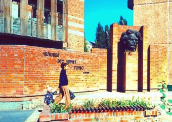 37 лет назад на Горького появился памятник Горькому 