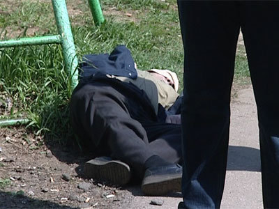 Мертвого мужчину нашли на остановке «Летний сад» в Волгодонске