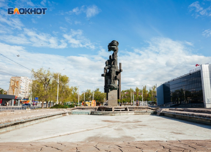 Сухой фонтан для горячих киноманов и строительный энтузиазм: «Корчагинский поход» отражает саму суть Волгодонска 