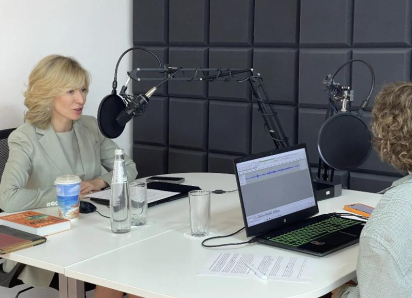 «Мы — то, что мы читаем»: Екатерина Стенякина рассказала о своих литературных традициях в подкасте для Волгодонской библиотеки