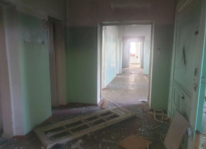 Здание первой в Волгодонске больницы превращается в руину, стало местом для опасных игр подростков и может сгореть зимой