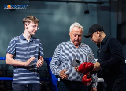 Цена выросла в 40 раз: за 200 тысяч рублей купил перчатки Кости Цзю известный в Волгодонске бизнесмен 