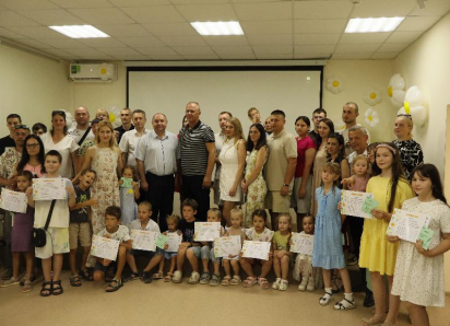 «Мама, папа, я – читающая семья!»: в Волгодонске депутаты городской Думы наградили активных книголюбов
