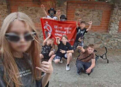 Это реабилитация нацизма: в Следственном комитете жестко прокомментировали  поступок зигующих  подростков в Волгодонске