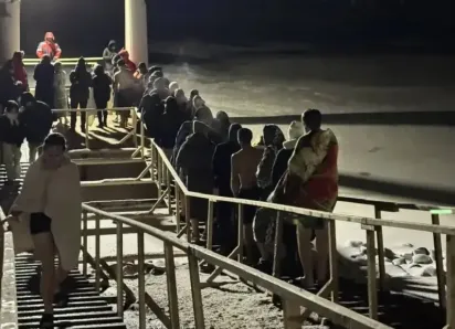 Крещенские морозы не остановили волгодонцев: более 500 человек окунулись в купель за ночь