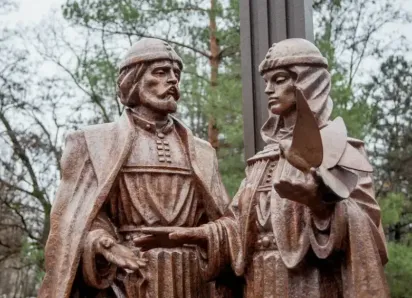 Глава города Дмитрий Вельможко и председатель Думы Сергей Ладанов поздравляют волгодонцев с Днем семьи, любви и верности