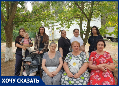  «Мужчина закрыл маленького ребенка своим телом»: появились новые подробности падения дерева на детскую площадку в Волгодонске 