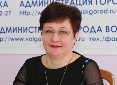 На вопросы о ремонте образовательных учреждений Волгодонска ответила глава по соцразвитию Татьяна Самсонюк в ходе прямого эфира