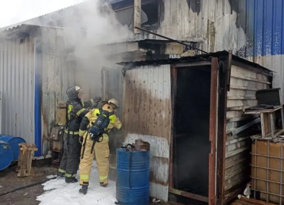 В Волгодонске недалеко от заправки произошел пожар