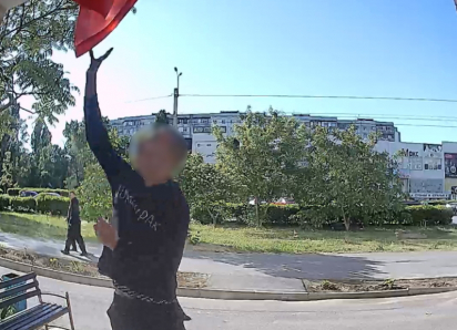 Сразу после празднования в стране Дня Победы: подростки в Волгодонске сорвали флаг СССР