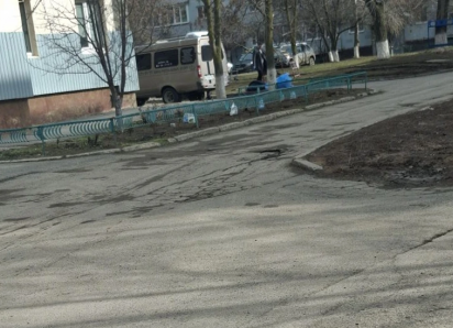 Пенсионер умер во дворе: волгодонцы стали свидетелями  смерти на улице Молодежной