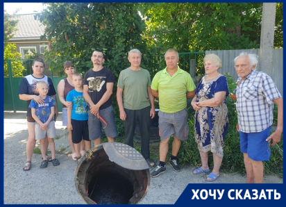«Даже легендарный фотограф Волгодонска остался без туалета»: под боком у Водоканала в переулке Лесном пять лет не работает канализация 