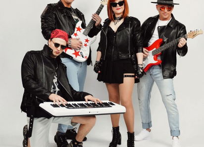 «Шоу двойников - Дискотека 90-х»: встретить Рождество весело и вкусно приглашает банкетный зал «Султан»  