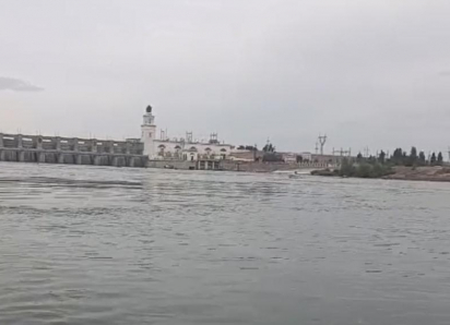 Экологическая катастрофа на Дону: слоем солярки покрылась вода у подножия Цимлянской ГЭС