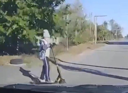 9-летнюю девочку на самокате сбила иномарка под Волгодонском: жуткий момент ДТП попал на видеорегистратор водителя