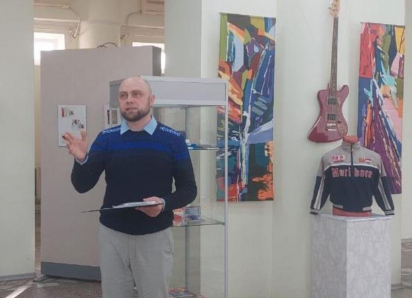 Культурный антрополог Олег Антонов из Волгодонска представил первую на юге России выставку коллекции сигаретных карточек и вкладышей 