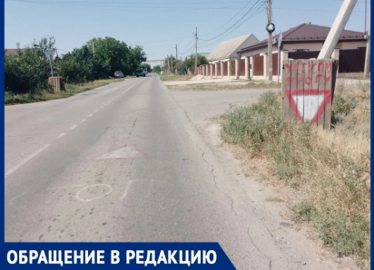 «Пролетают, не притормаживая»: жители Красного Яра пытаются спастись от лихачей на опасном перекрестке