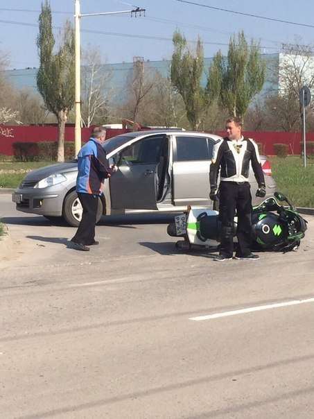 В Волгодонске пожилой водитель «Nissan» сбил мотоциклиста