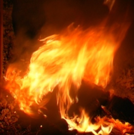 В районе волгодонского ретранслятора загорелся жилой дом