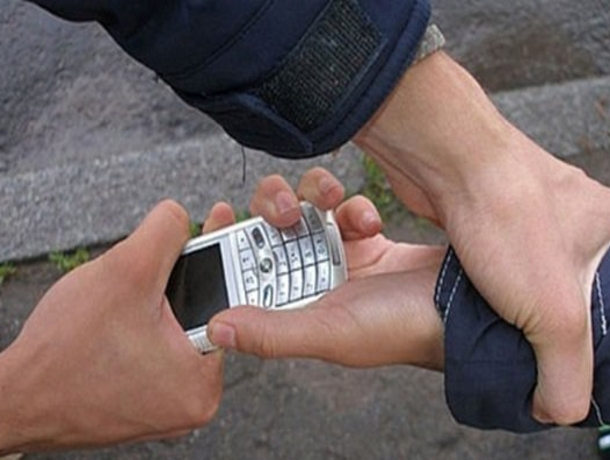 Дай позвонить: Полиция Волгодонска сообщила об участившихся случаях грабежей телефонов