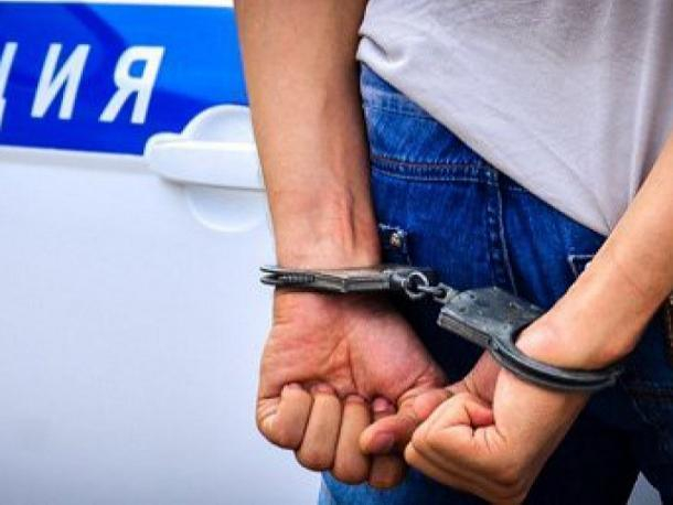 Волгодонец проведет в тюрьме шесть лет за то, что выдал себя за полицейского и обманным путем заполучил 98 000 рублей