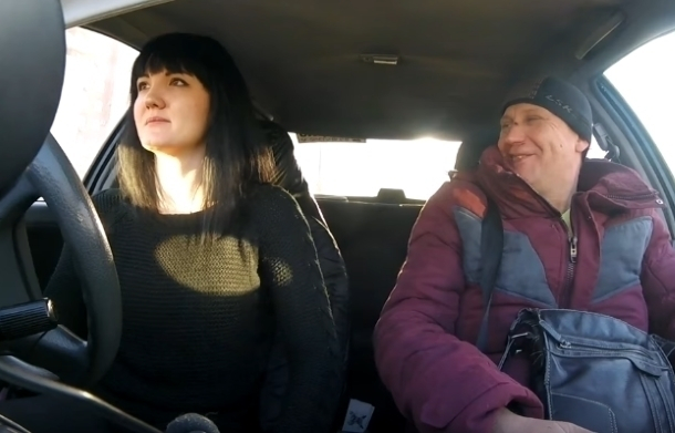 Симпатичная девушка-таксист из Волгодонска на видео показала тяготы своей работы